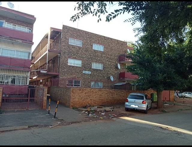 100 BEDROOM COMPLEX FOR SALE IN VANDERBIJLPARK CW 2